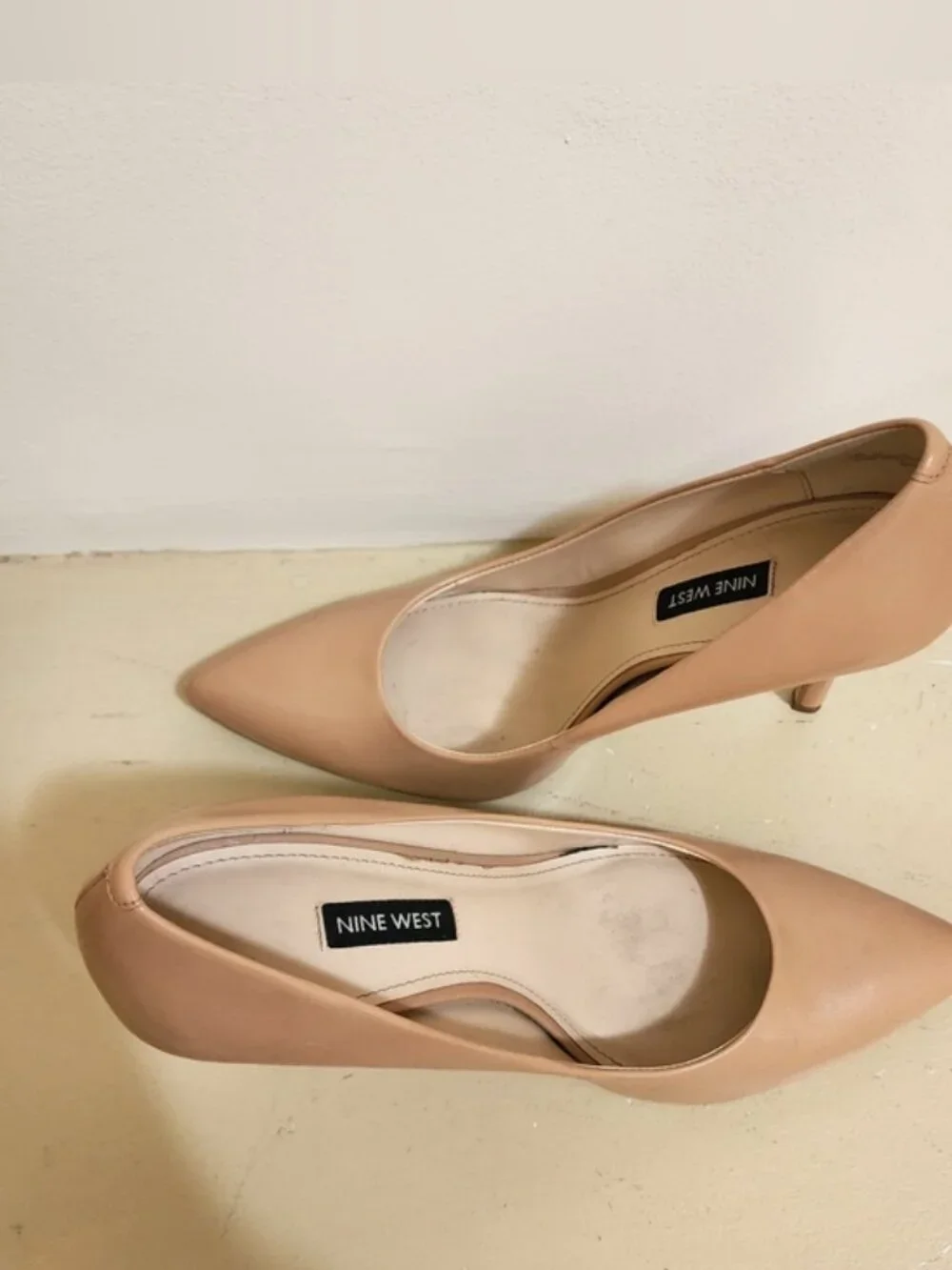 Nine West Nude Leather Pointed Toe Pumps Sz 9 Classic Stiletto Heels